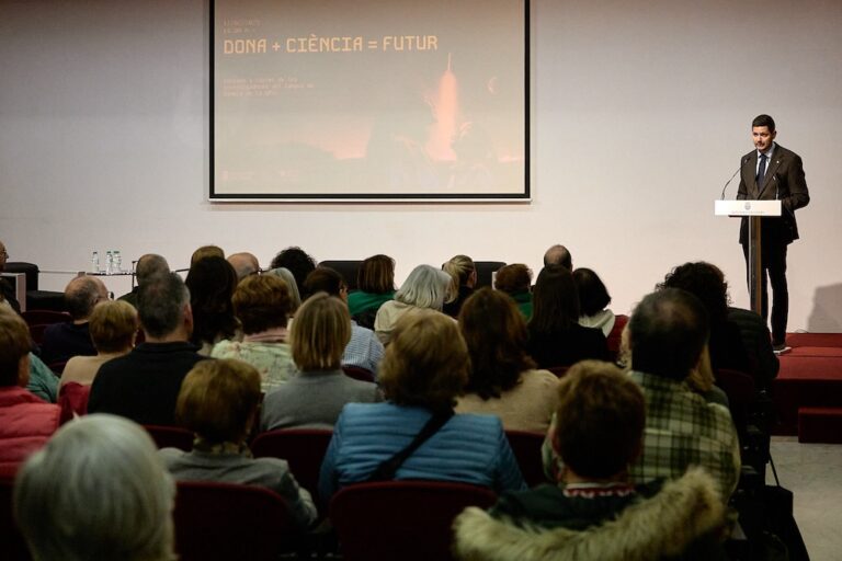 Gandia reivindica el papel de la mujer en la ciencia con un acto en la Casa de la Marquesa