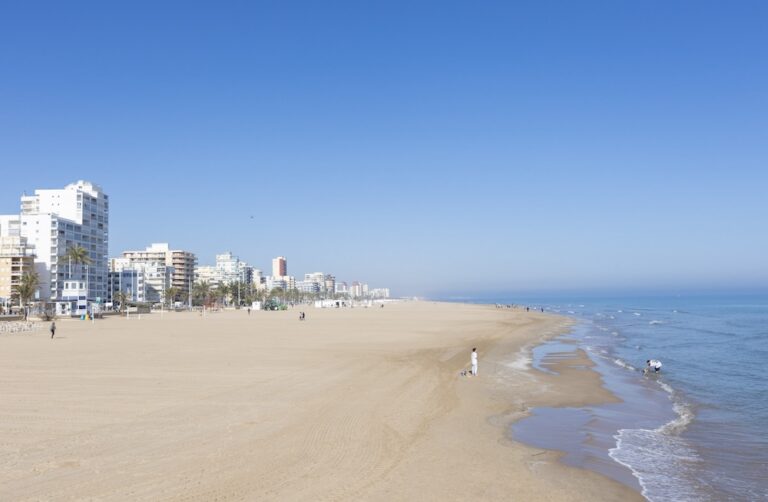 Gandia reclama los costes de limpieza de sus playas tras la DANA