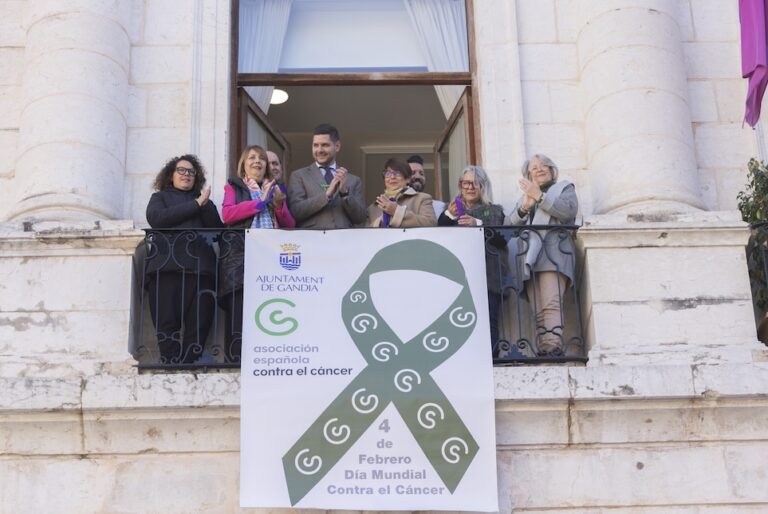 Gandia se suma al Día Mundial contra el Cáncer