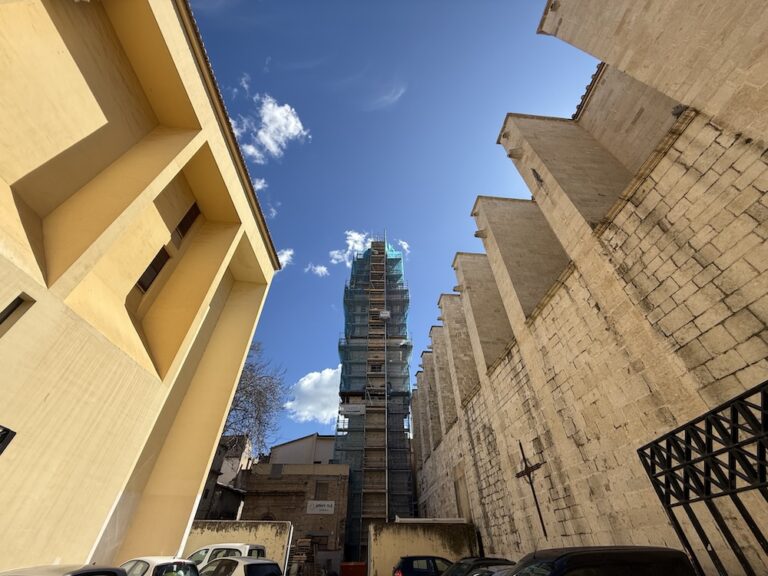 El campanario visitable de la Colegiata, al borde del abismo