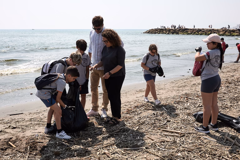 Más de 300 escolares participan en una jornada ambiental junto al río Serpis