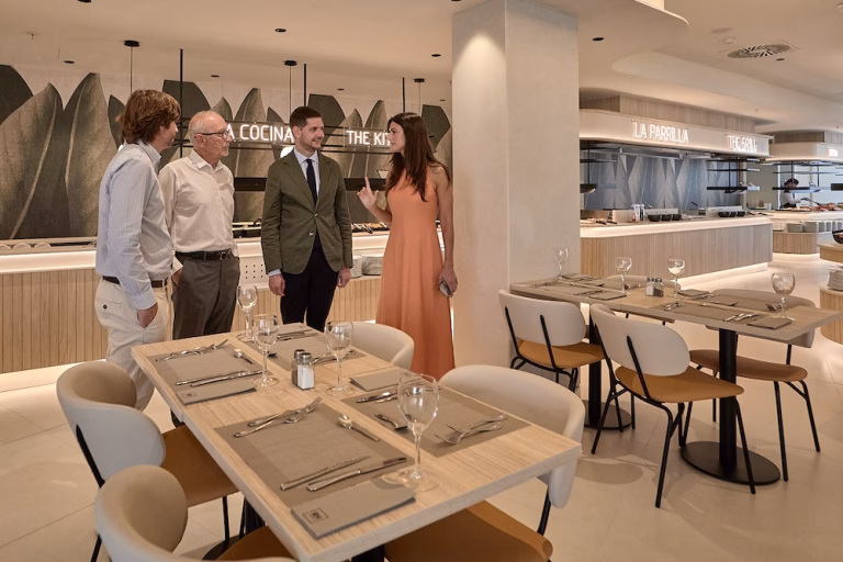 “Gandia se consolida como destino turístico de referencia”, afirma Prieto en la inauguración del RH Arena