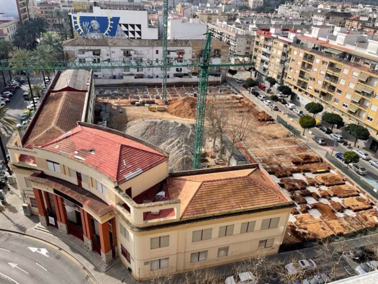 El IES Ausiàs March recibirá 217.000 € más para restaurar su fachada histórica