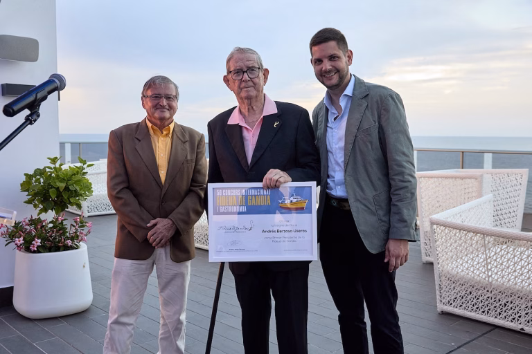 Homenaje a Andrés Berzosa, impulsor del Concurso de Fideuà, en su 50 aniversario