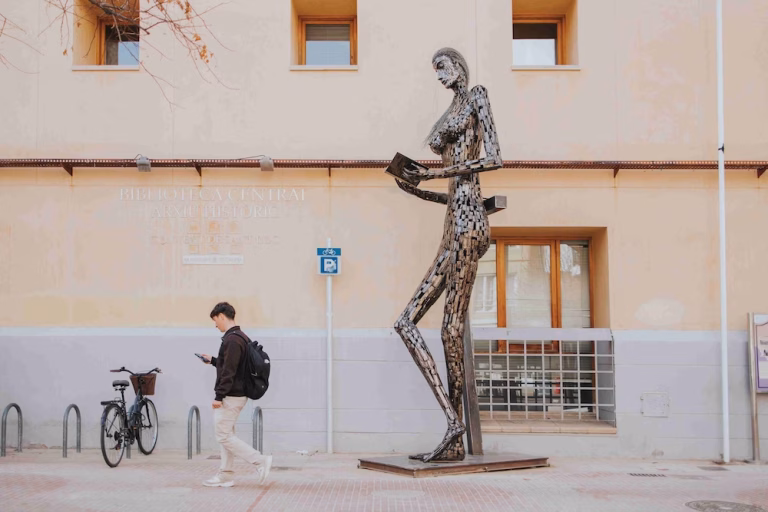 Estos son los 12 autores más leídos en la Biblioteca Central de Gandia