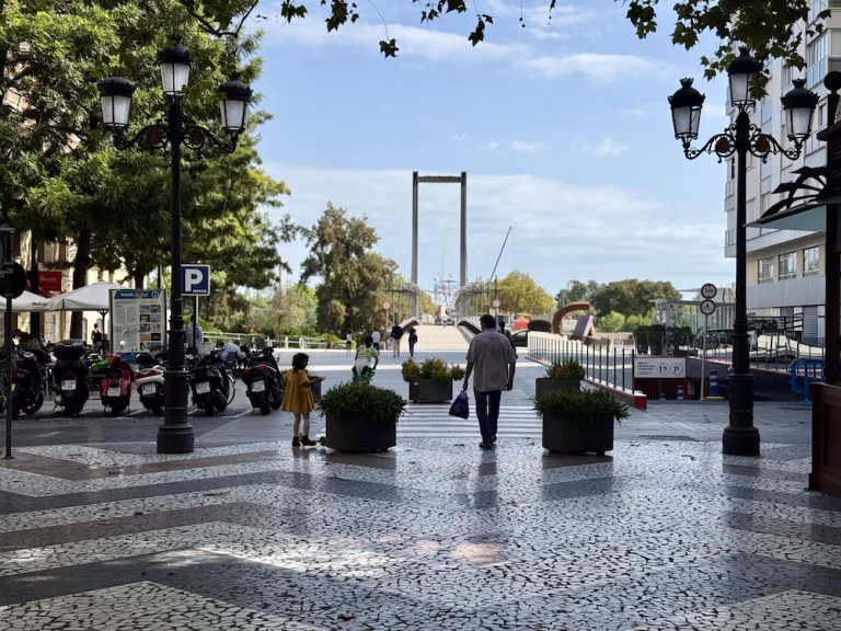 Gandia evalúa los daños tras el temporal y reabre el debate sobre los avisos escolares