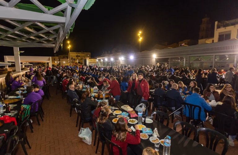 Las Fallas de Gandia celebran su tradicional concurso de fideuà