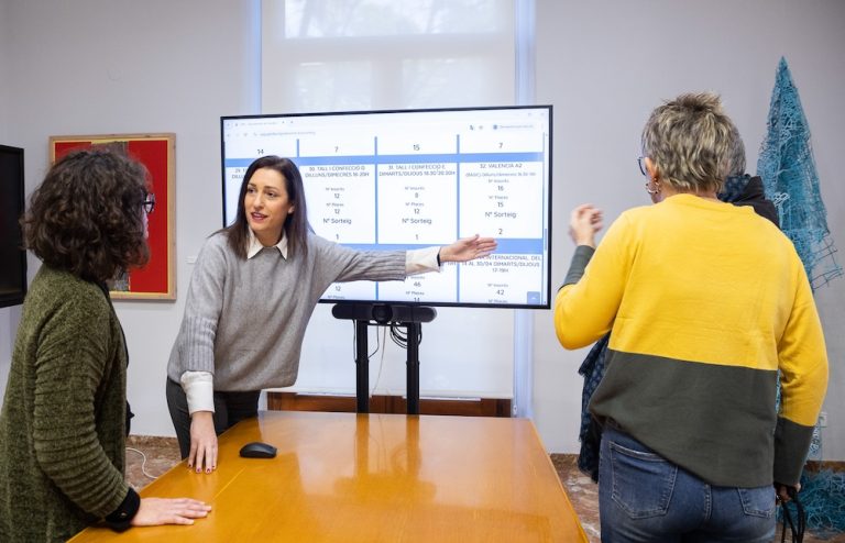 La Universitat Popular de Gandia realiza el sorteo de plazas para el segundo cuatrimestre 2025-26