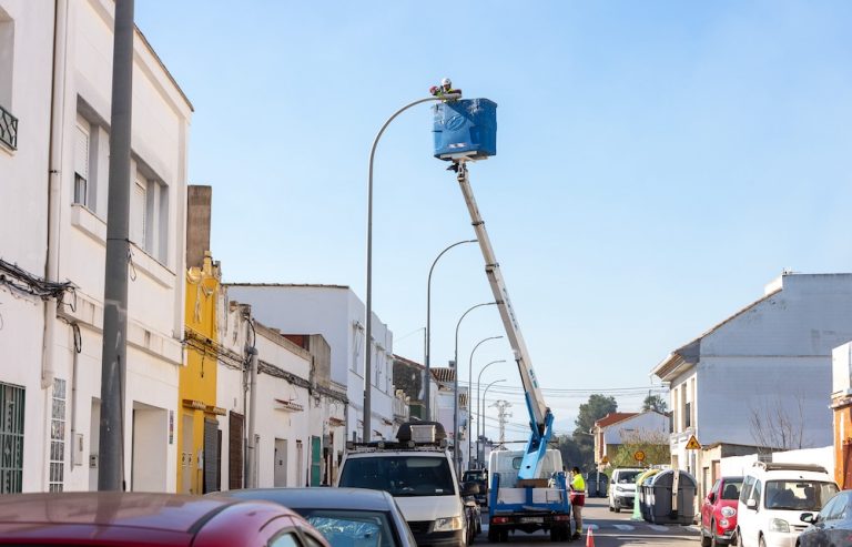 Casi 4.000 luminarias se renovarán en la nueva fase del alumbrado público en Gandia