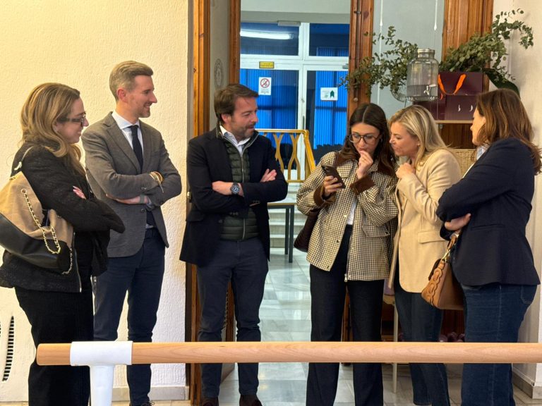 Davinia Bono visita en Gandia el proyecto de la Sala de Barre impulsado por Fomento AIC