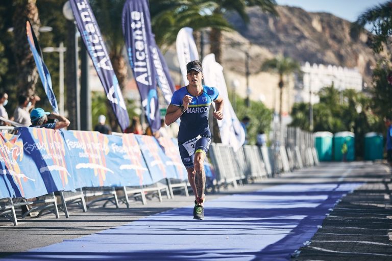 Gandia acoge la décima edición del Triatlón Ciudad de Gandia con más de 400 participantes